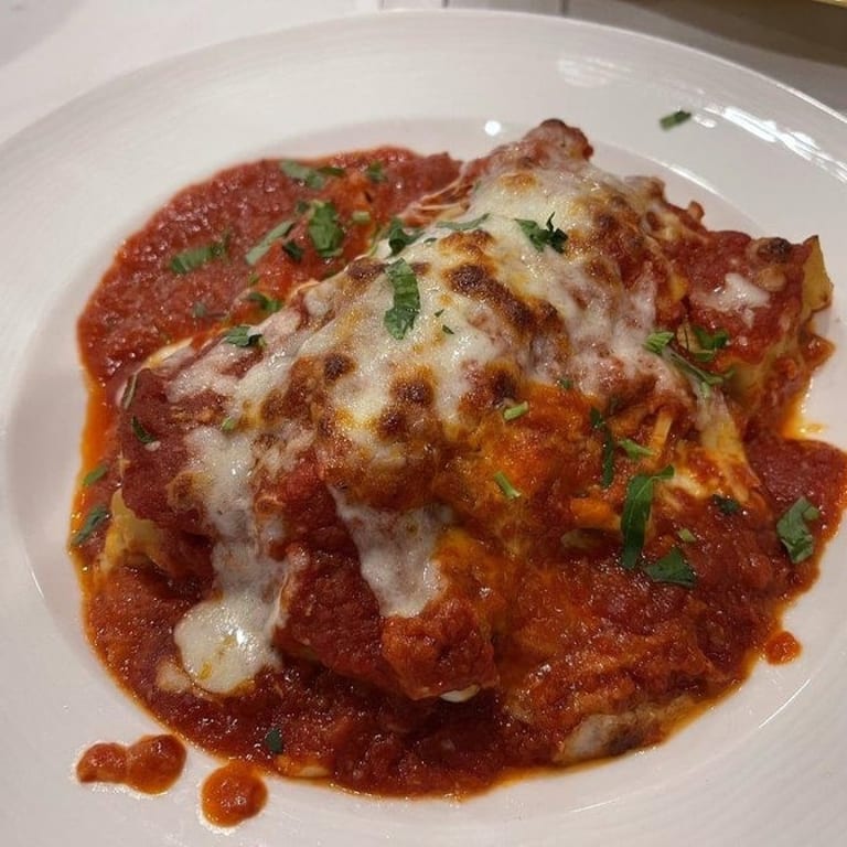 Lunch Menu: Pizza, Pasta, Seafood, Sandwiches